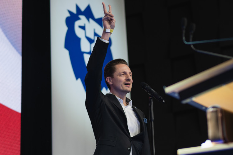 FOTOGALERIE: Podívejte se do zákulisí Pavlova štábu. Přišli umělci i politici