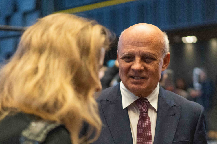 FOTOGALERIE: Podívejte se do zákulisí Pavlova štábu. Přišli umělci i politici