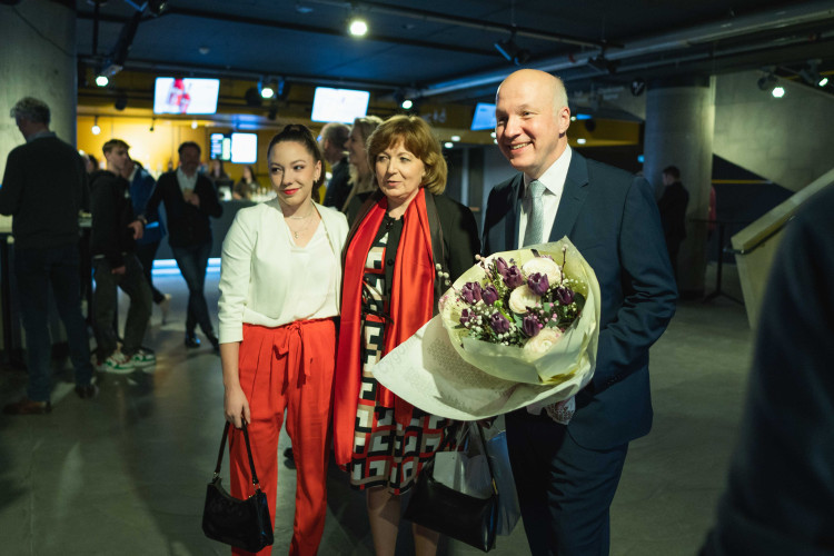 FOTOGALERIE: Podívejte se do zákulisí Pavlova štábu. Přišli umělci i politici