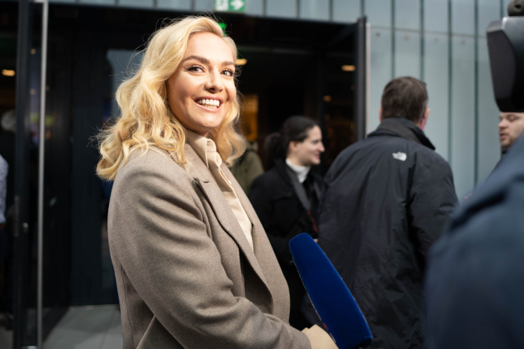 FOTOGALERIE: Podívejte se do zákulisí Pavlova štábu. Přišli umělci i politici