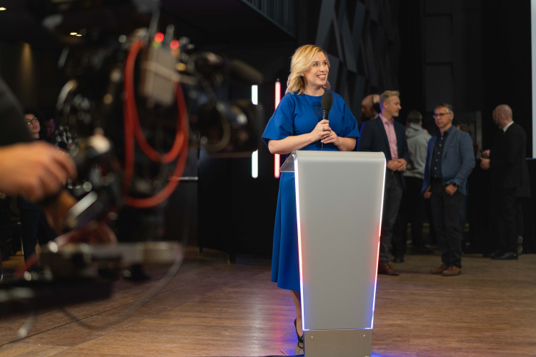 FOTOGALERIE: Podívejte se do zákulisí Pavlova štábu. Přišli umělci i politici