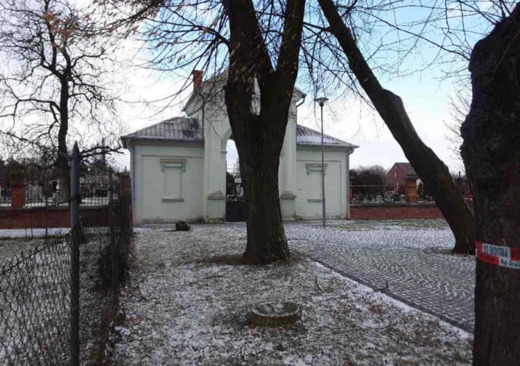 FOTOGALERIE: Hasiče zaměstnaly desítky komplikací způsobených silným větrem