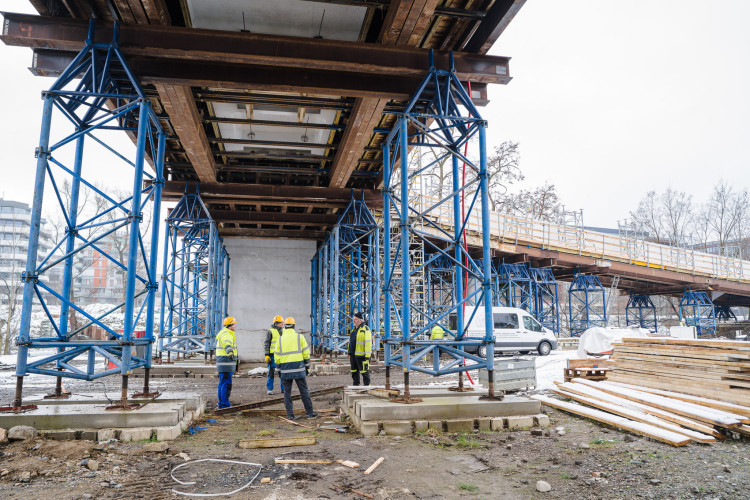 FOTOGALERIE: Štvanická lávka brzy propojí Karlín a Holešovice