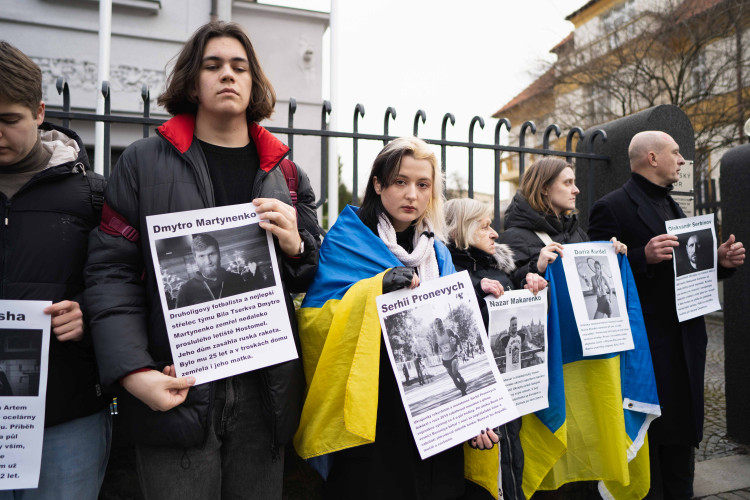 FOTOGALERIE: Ne Rusům na olympiádě! Lidé protestovali před sídlem olympijského výboru