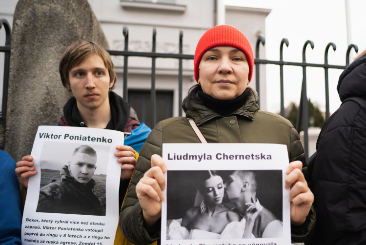 FOTOGALERIE: Ne Rusům na olympiádě! Lidé protestovali před sídlem olympijského výboru