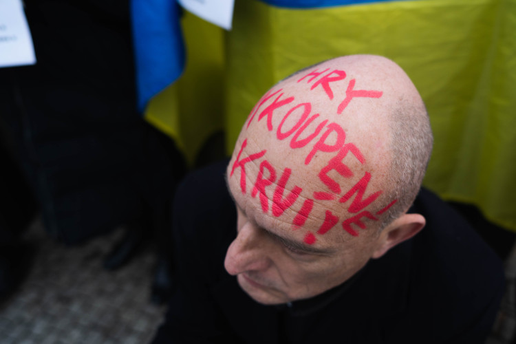 FOTOGALERIE: Ne Rusům na olympiádě! Lidé protestovali před sídlem olympijského výboru