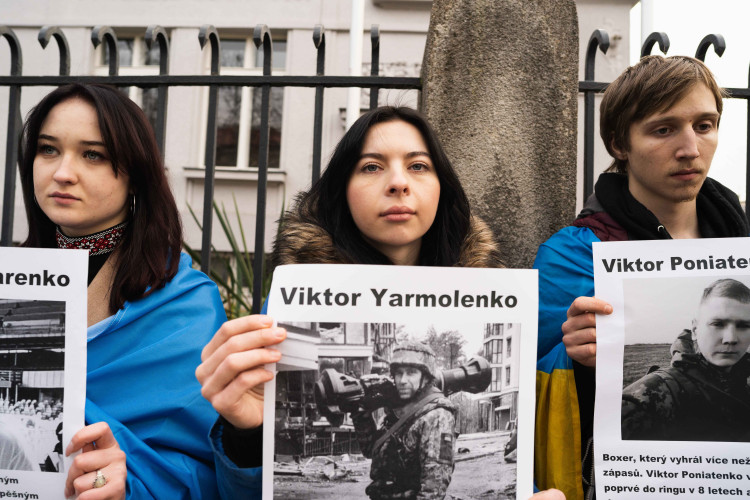 FOTOGALERIE: Ne Rusům na olympiádě! Lidé protestovali před sídlem olympijského výboru