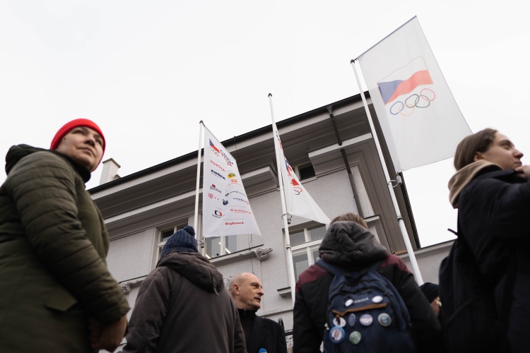 FOTOGALERIE: Ne Rusům na olympiádě! Lidé protestovali před sídlem olympijského výboru