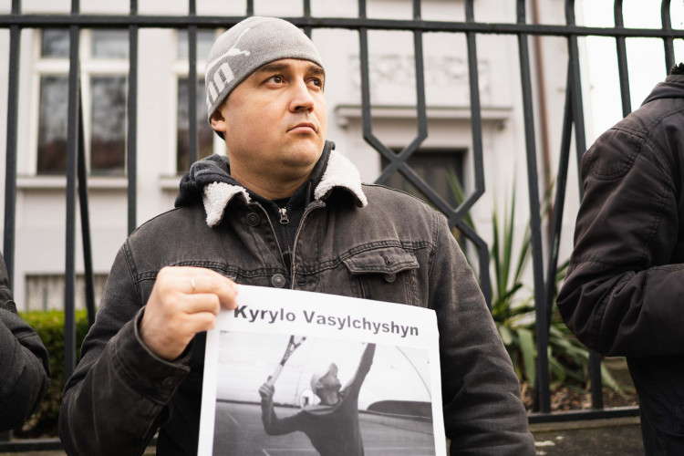 FOTOGALERIE: Ne Rusům na olympiádě! Lidé protestovali před sídlem olympijského výboru