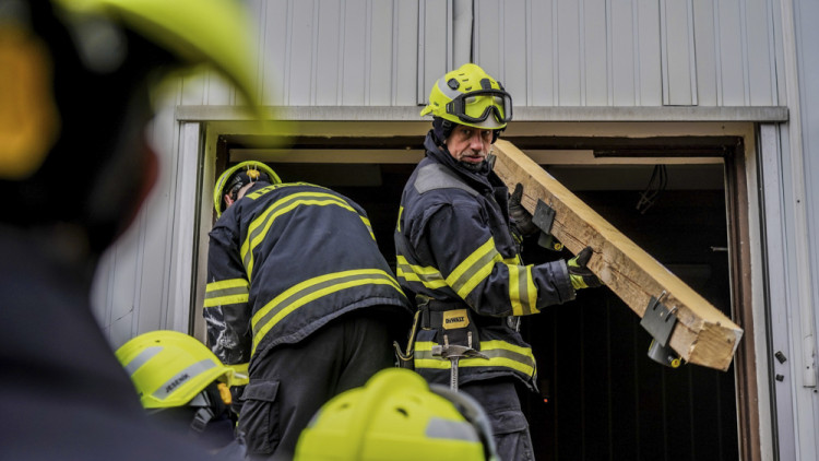 FOTOGALERIE: Rozsáhlé taktické cvičení prověřila schopnosti záchranných složek u havárie cisterny
