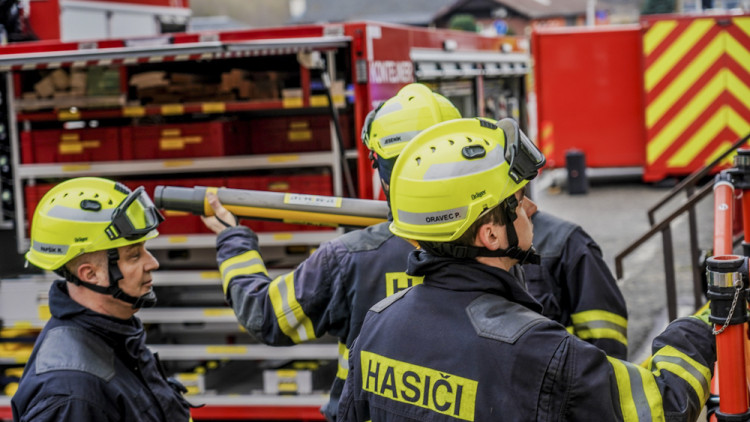 FOTOGALERIE: Rozsáhlé taktické cvičení prověřila schopnosti záchranných složek u havárie cisterny