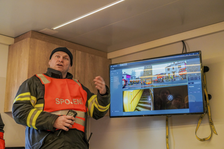 FOTOGALERIE: Rozsáhlé taktické cvičení prověřila schopnosti záchranných složek u havárie cisterny