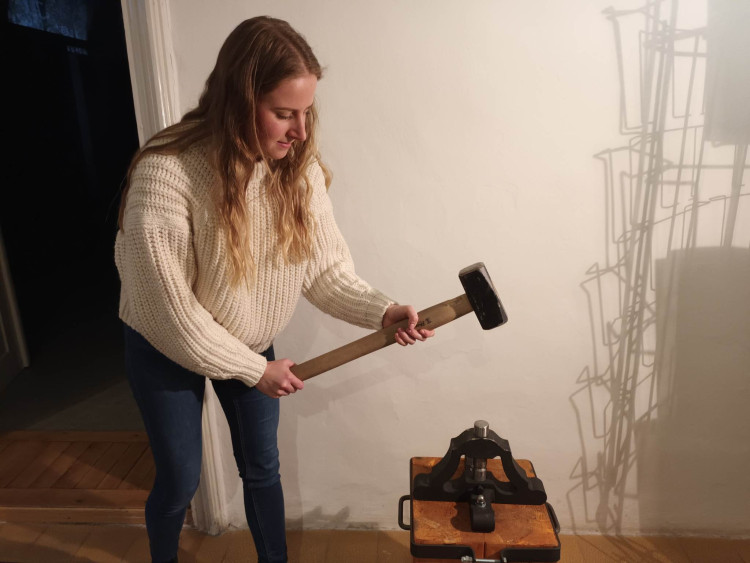 FOTOGALERIE: Jak se razí pamětní mince