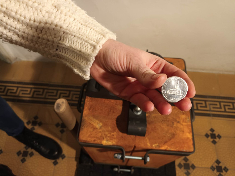 FOTOGALERIE: Jak se razí pamětní mince