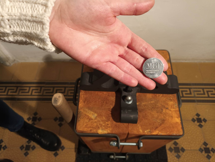 FOTOGALERIE: Jak se razí pamětní mince