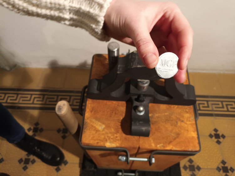 FOTOGALERIE: Jak se razí pamětní mince