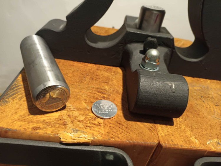 FOTOGALERIE: Jak se razí pamětní mince