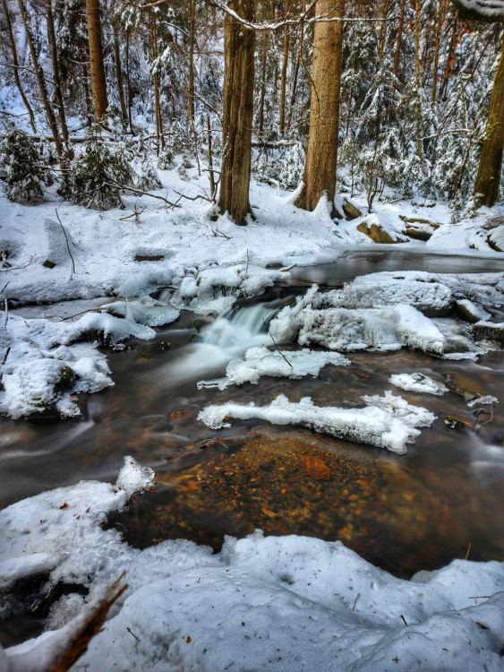 FOTOGALERIE: Procházka okolo zasněžených Rešovských vodopádů