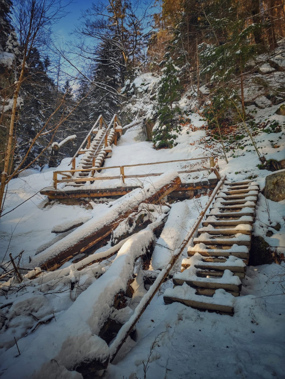 FOTOGALERIE: Procházka okolo zasněžených Rešovských vodopádů