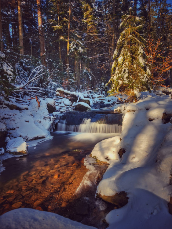FOTOGALERIE: Procházka okolo zasněžených Rešovských vodopádů