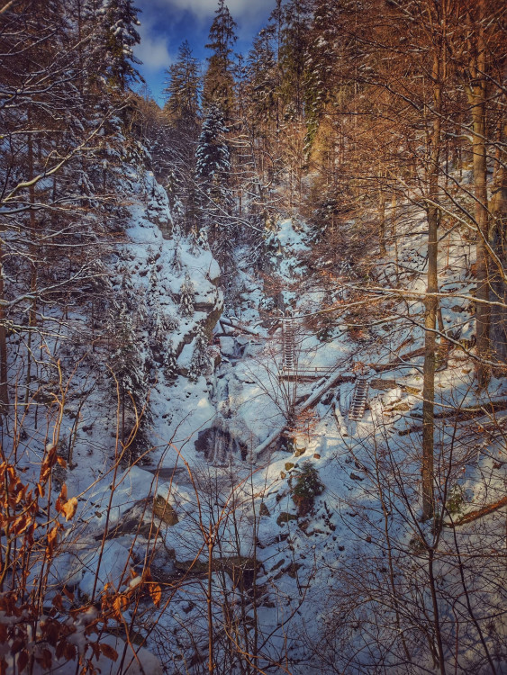 FOTOGALERIE: Procházka okolo zasněžených Rešovských vodopádů