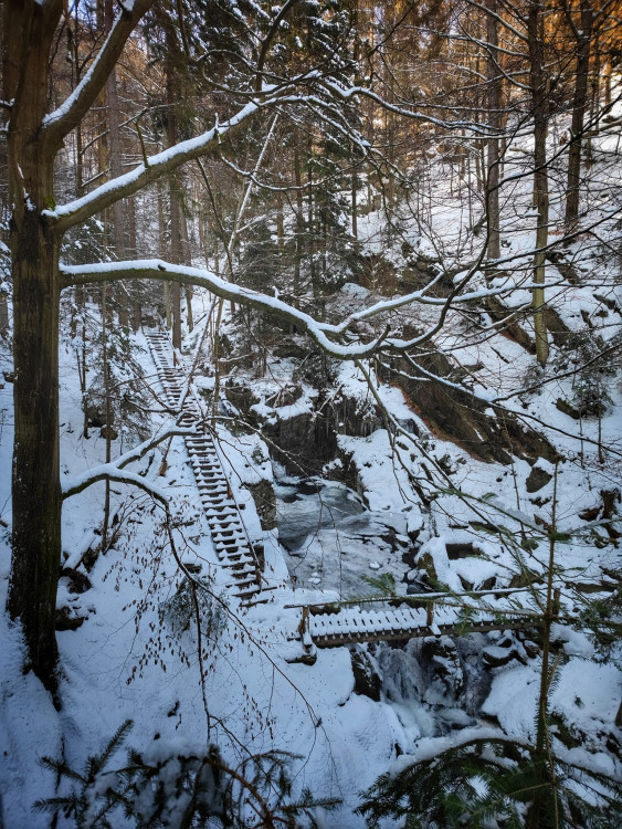 FOTOGALERIE: Procházka okolo zasněžených Rešovských vodopádů