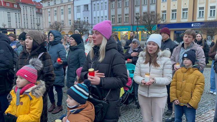 GALERIE: Uctění památky obětí války na Ukrajině v Hradci Králové