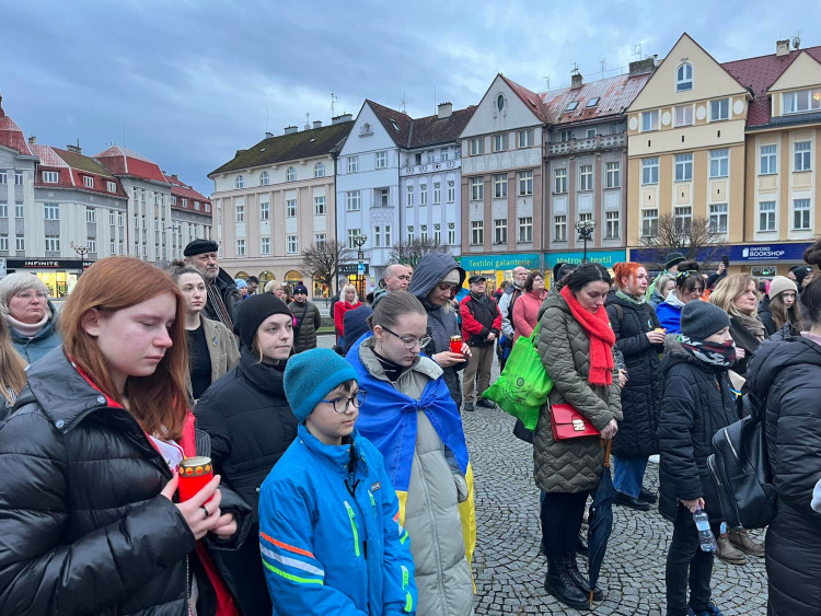 GALERIE: Uctění památky obětí války na Ukrajině v Hradci Králové