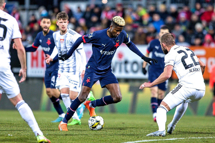 Fotbalová senzace. Dynamo obralo o všechny body Slavii, doma rozhodl Adediran