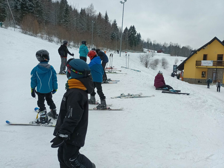 FOTOGALERIE: Jeseníky lákají na jarní lyžování, volné sjezdovky a výlety