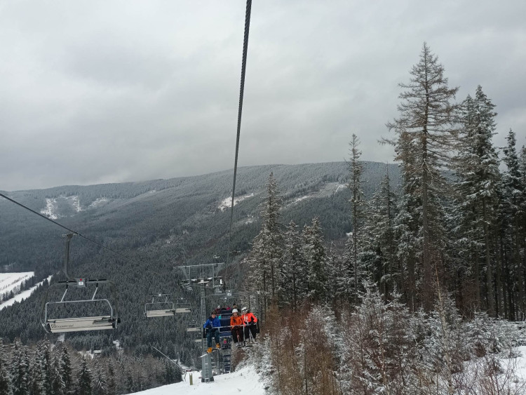 FOTOGALERIE: Jeseníky lákají na jarní lyžování, volné sjezdovky a výlety