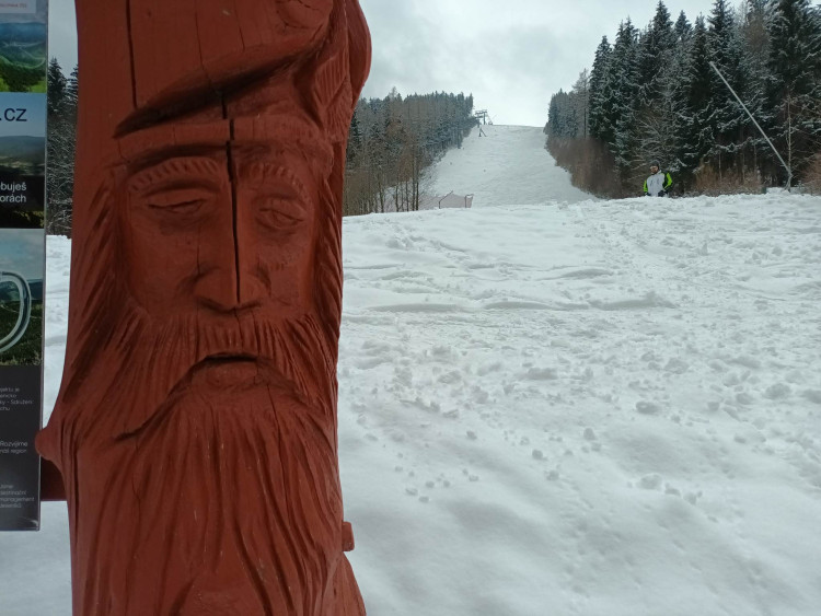 FOTOGALERIE: Jeseníky lákají na jarní lyžování, volné sjezdovky a výlety
