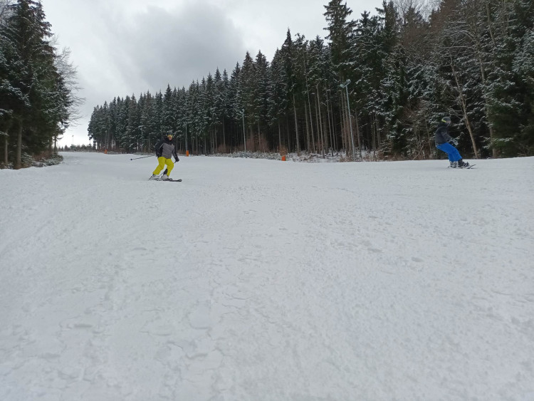 FOTOGALERIE: Jeseníky lákají na jarní lyžování, volné sjezdovky a výlety