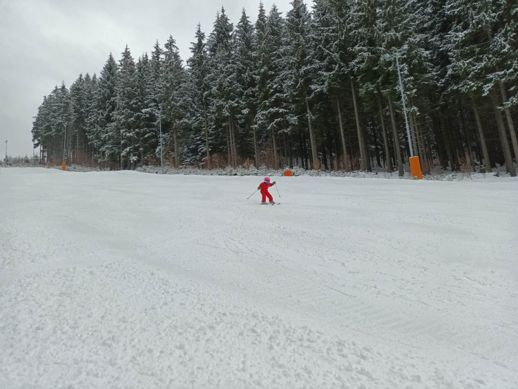 FOTOGALERIE: Jeseníky lákají na jarní lyžování, volné sjezdovky a výlety