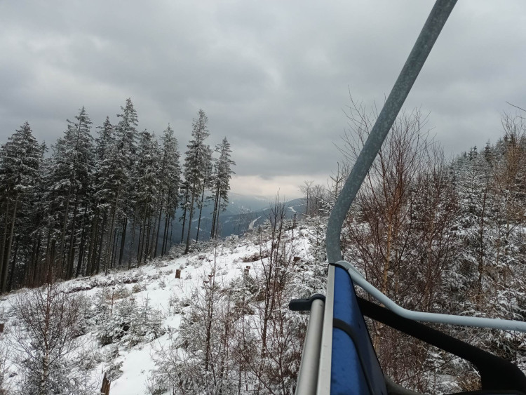 FOTOGALERIE: Jeseníky lákají na jarní lyžování, volné sjezdovky a výlety