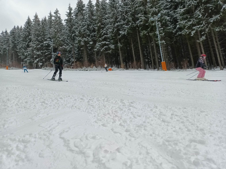 FOTOGALERIE: Jeseníky lákají na jarní lyžování, volné sjezdovky a výlety