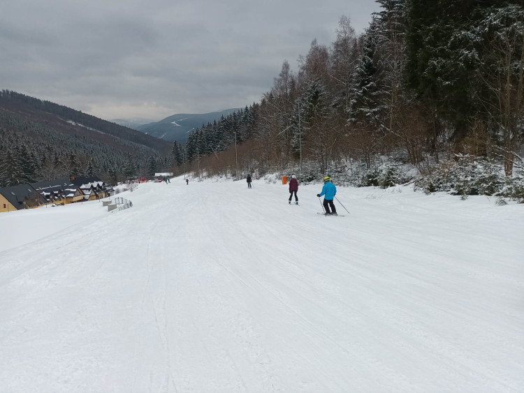 FOTOGALERIE: Jeseníky lákají na jarní lyžování, volné sjezdovky a výlety