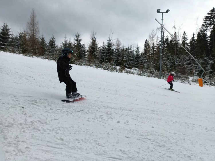 FOTOGALERIE: Jeseníky lákají na jarní lyžování, volné sjezdovky a výlety