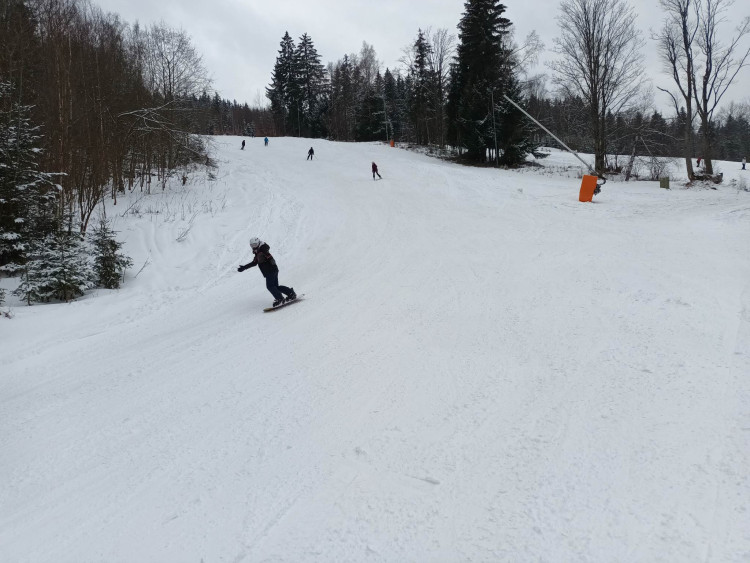 FOTOGALERIE: Jeseníky lákají na jarní lyžování, volné sjezdovky a výlety