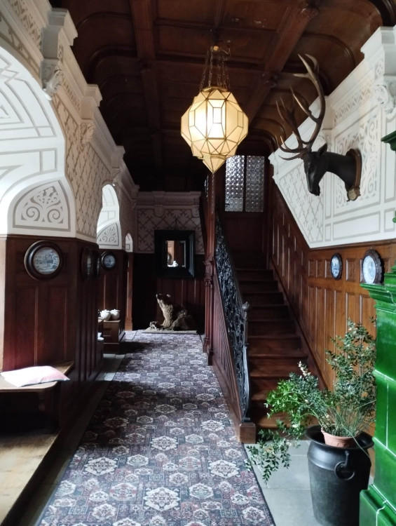 Nově vytvořený prvorepublikový interiér na zámku Frýdlant