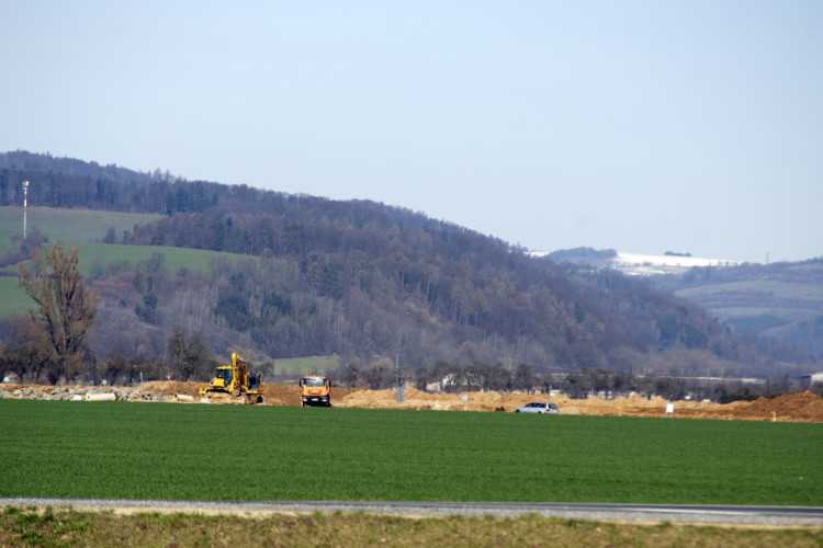 FOTOGALERIE: U Postřelmova pokračuje výstavba klíčové obchvatu Bludova