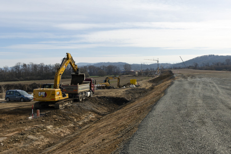 FOTOGALERIE: U Postřelmova pokračuje výstavba klíčové obchvatu Bludova