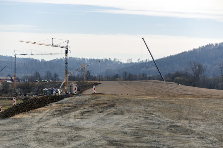 FOTOGALERIE: U Postřelmova pokračuje výstavba klíčové obchvatu Bludova