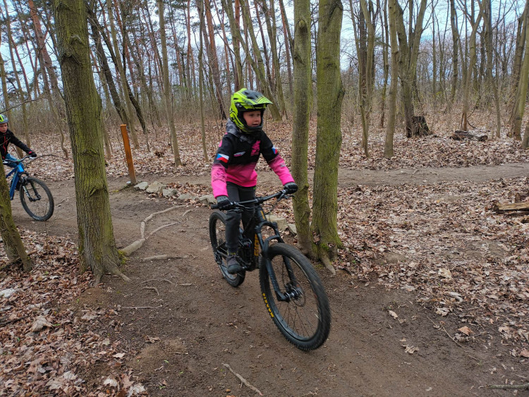 FOTOGALERIE: Plumlovské traily si oblíbili i mladí bikeři