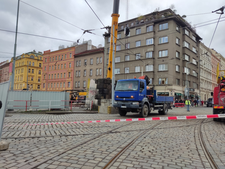 FOTOGALERIE: Ikonický most z Výstaviště putuje do muzea. Modernizace omezí i provoz legendárního stánku