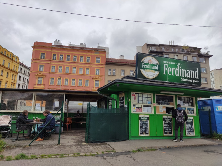 FOTOGALERIE: Ikonický most z Výstaviště putuje do muzea. Modernizace omezí i provoz legendárního stánku