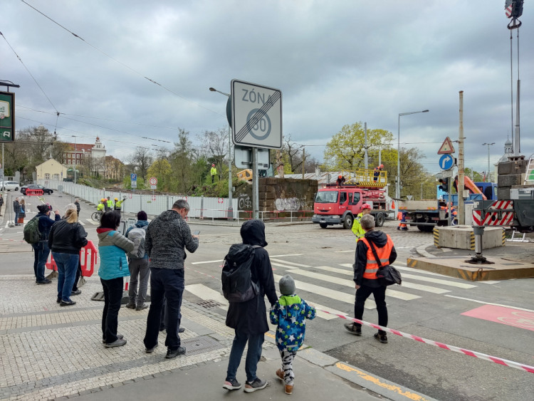 FOTOGALERIE: Ikonický most z Výstaviště putuje do muzea. Modernizace omezí i provoz legendárního stánku