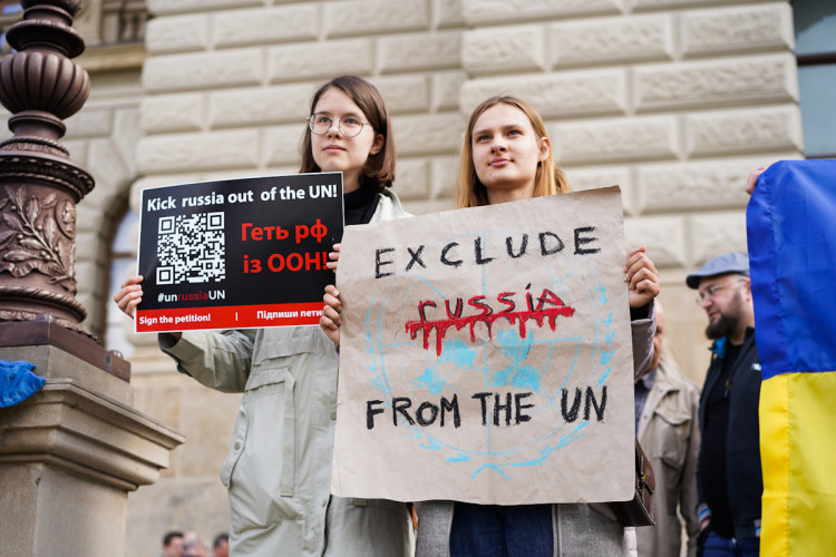FOTOGALERIE: Na Václavském náměstí se sešly tisíce lidí, požadují demisi vlády