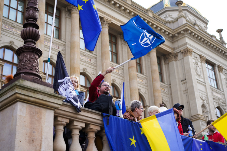 FOTOGALERIE: Na Václavském náměstí se sešly tisíce lidí, požadují demisi vlády