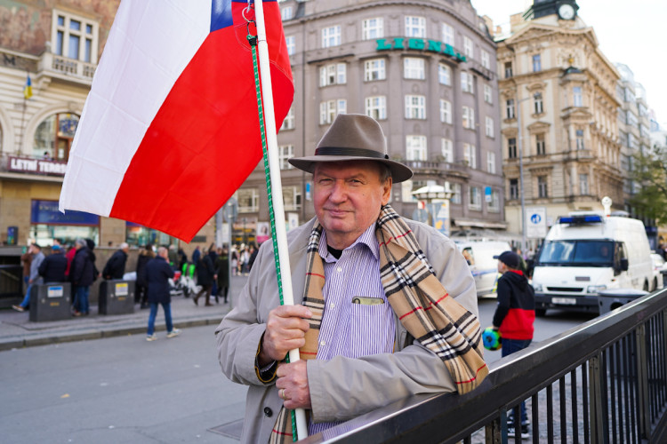FOTOGALERIE: Na Václavském náměstí se sešly tisíce lidí, požadují demisi vlády